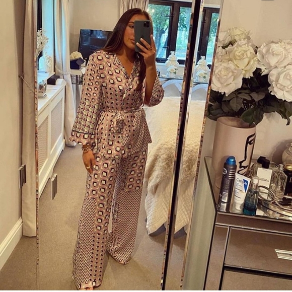 Zara | Pants u0026 Jumpsuits | Zara 2 Pieces Geometric Print Blouse Pants |  Poshmark